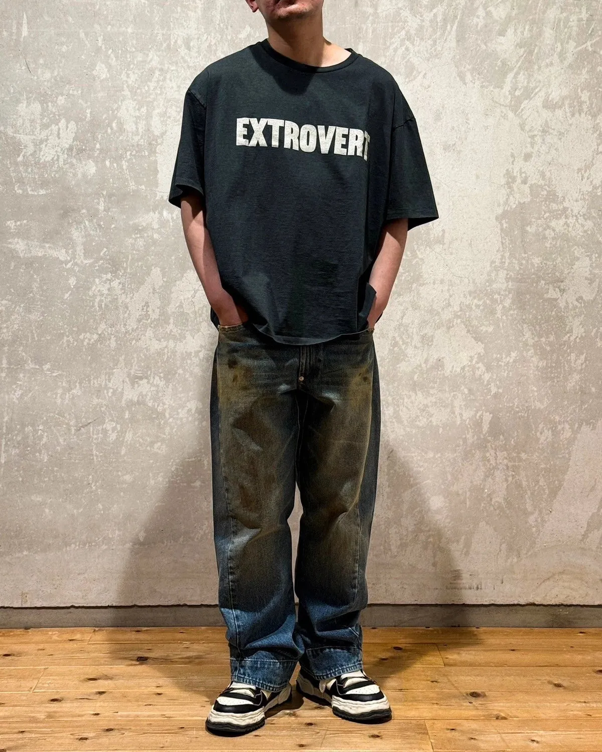 GALLERY DEPT. INTRO EXTRO REVERSIBLE TEE ATK series Reversible slogan TEE Washed black S-XL Ready-made garments Asso special dyed The bones are obviously whitened Rewashed water treatment The printing has an obvious distressed feel The VINTAGE effect is full Original cylindrical fabric Loose version The printing is washed and distressed